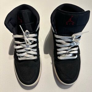 Air Jordan 1 mid Johnny Kilroy.. men shoes